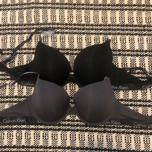 2 Calvin Klein Demi bras. (38c)